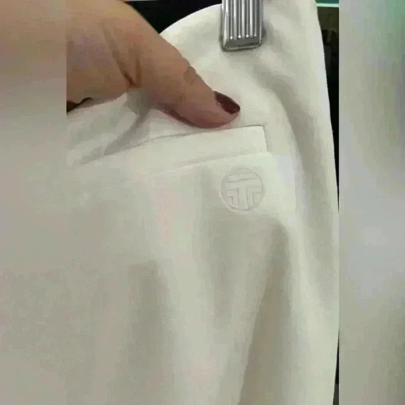 TORY BURCH TECH TWILL GOLF SKORT SIZE LARGE - Picture 7 of 8